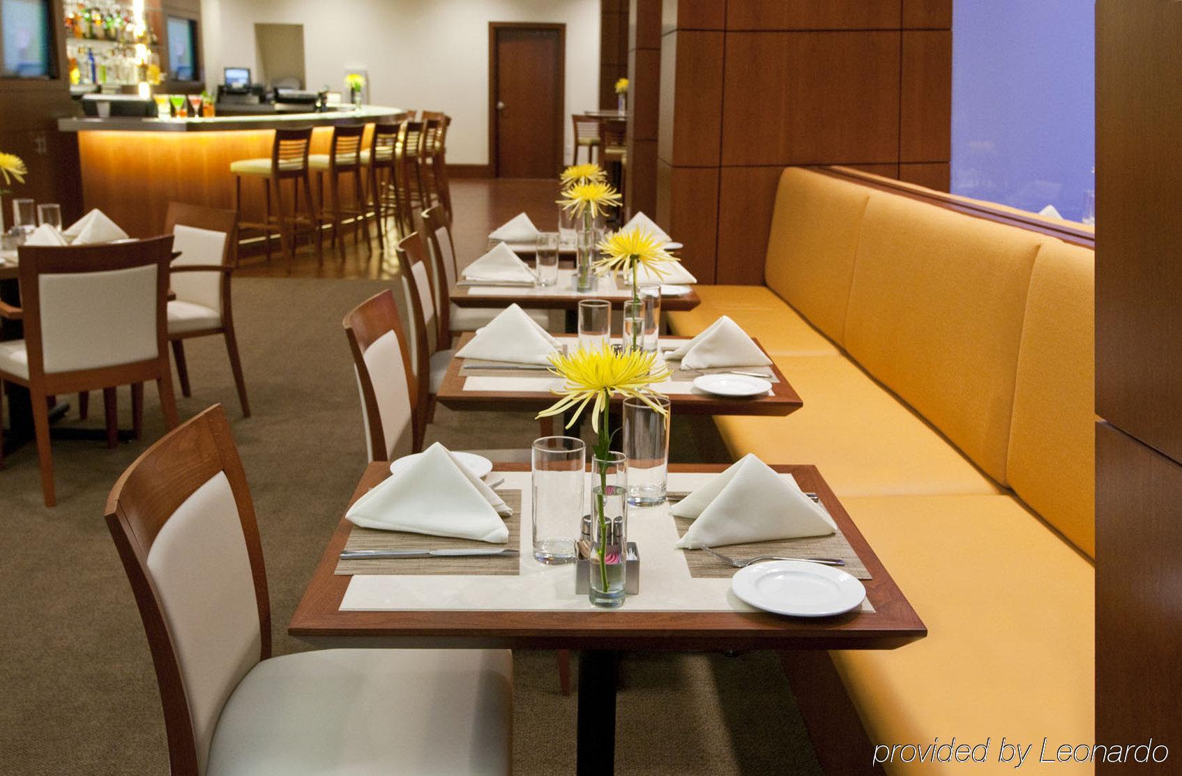 Intercontinental Suites Hotel Cleveland By Ihg Restaurant foto