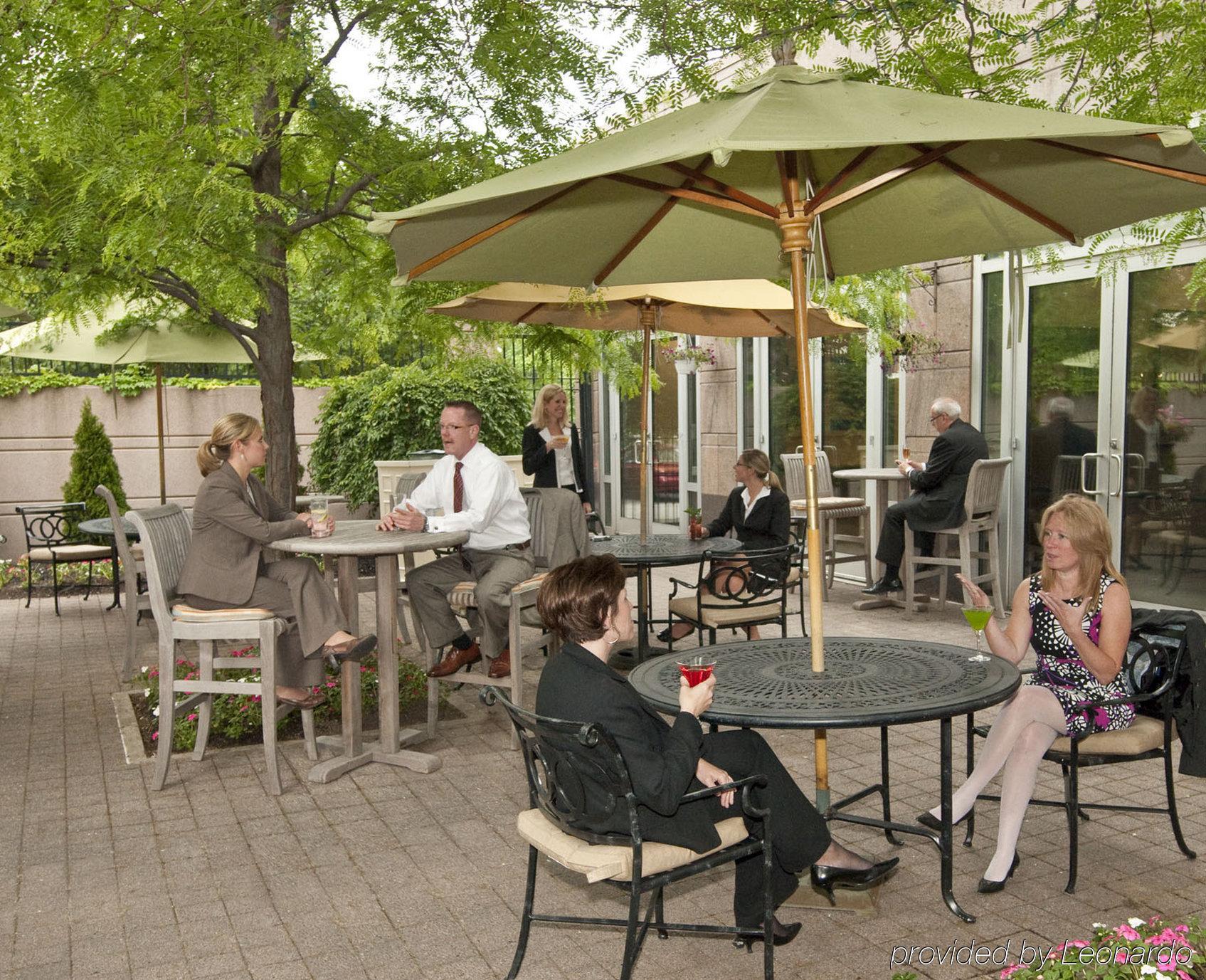 Intercontinental Suites Hotel Cleveland By Ihg Restaurant foto